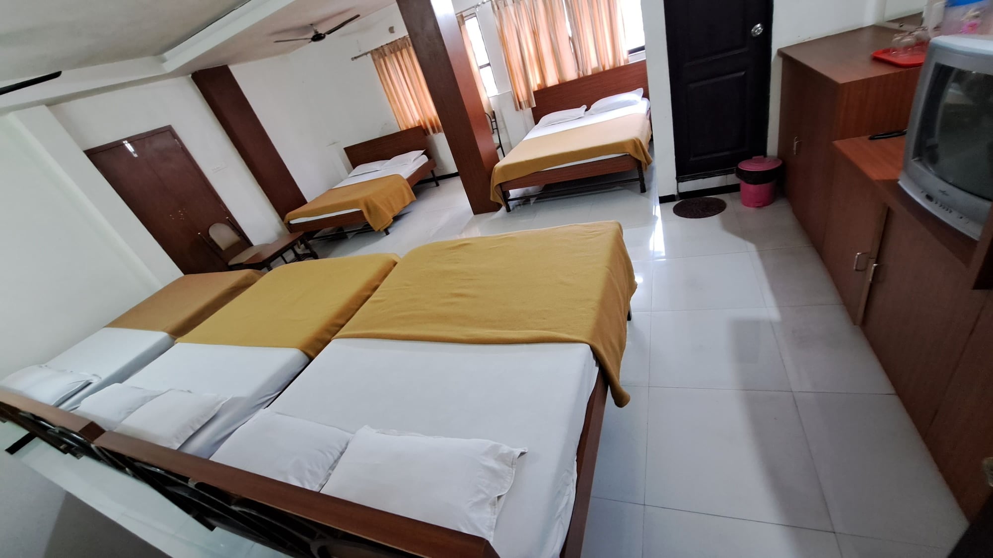 MIXED DORM, DELUXE