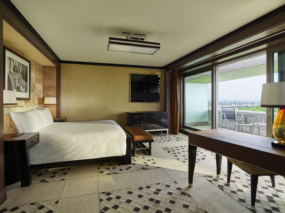 Hyde Park, Suite, King Bed, Balcony