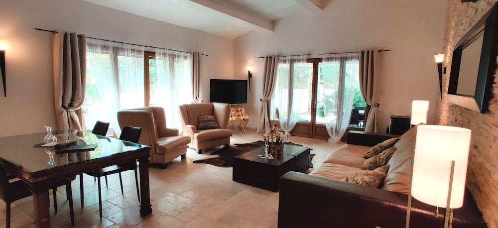 Maison Prestige Roberto Geissini 22/50
