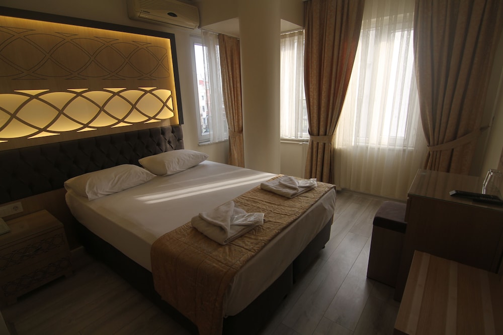 Grand Liza Hotel 8/49