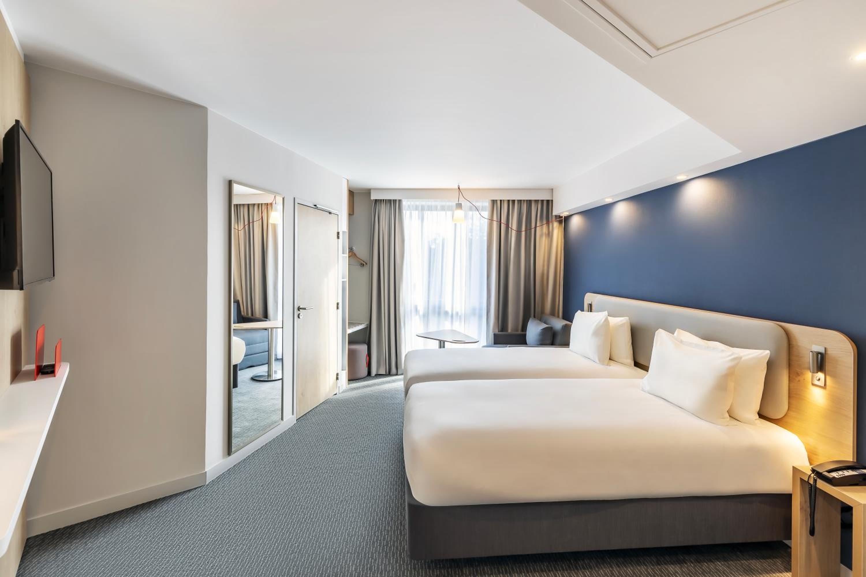Room, Twin Beds, Sofa