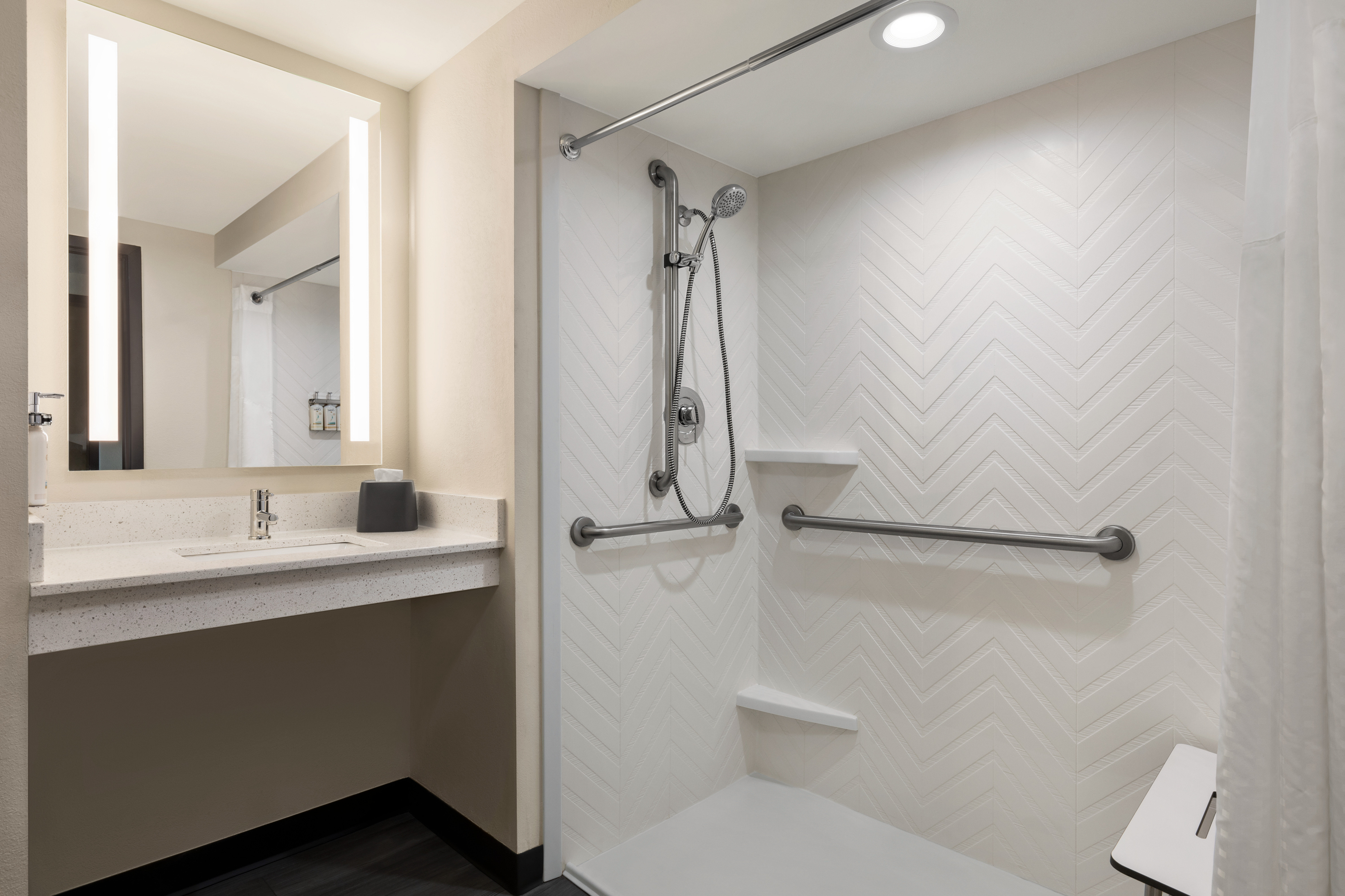 Holiday Inn Columbus - Hilliard 50/50