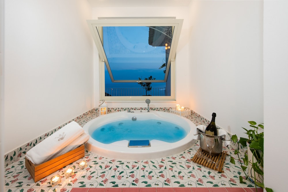 Grand Hotel Tritone 35/76