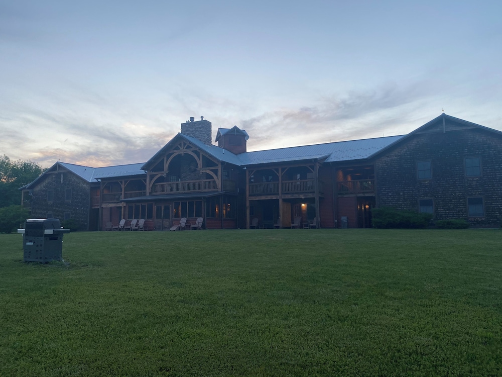 August Lodge Cooperstown 36/42
