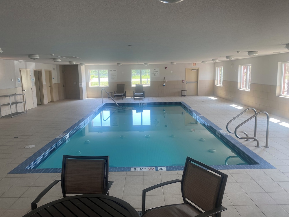 Wingate by Wyndham Fort Saskatchewan 37/64