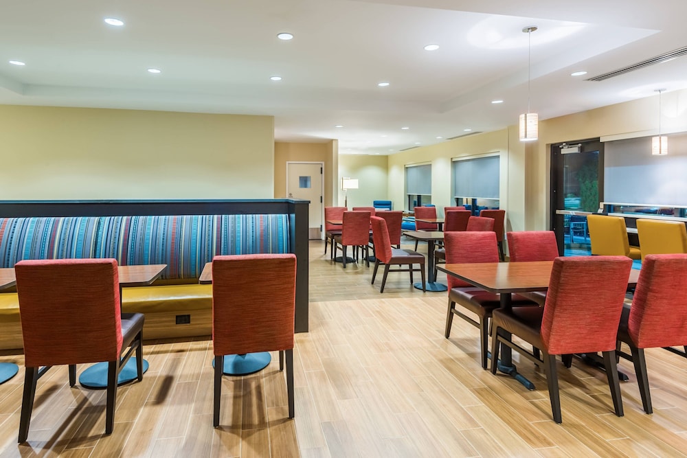 TOWNEPLACE SUITES LATHAM ALBANY AIRPORT 48/62
