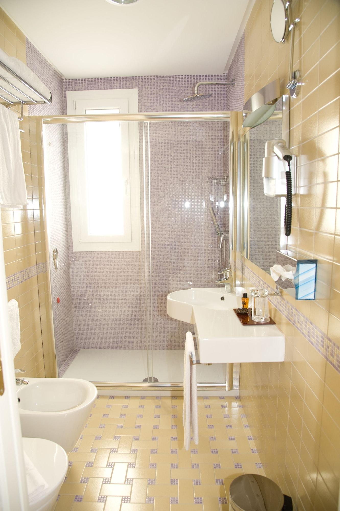 غرفة قياسية، Artemis Hotel 5/6