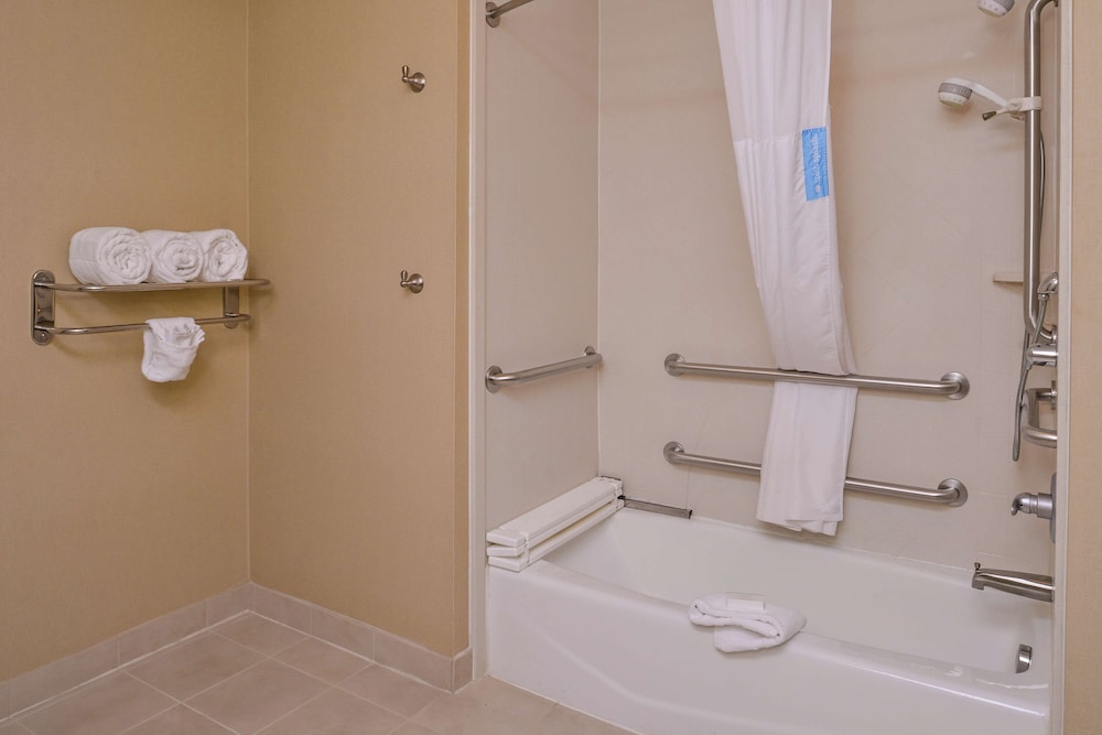 Hampton Inn Suites Big Spring 7/47