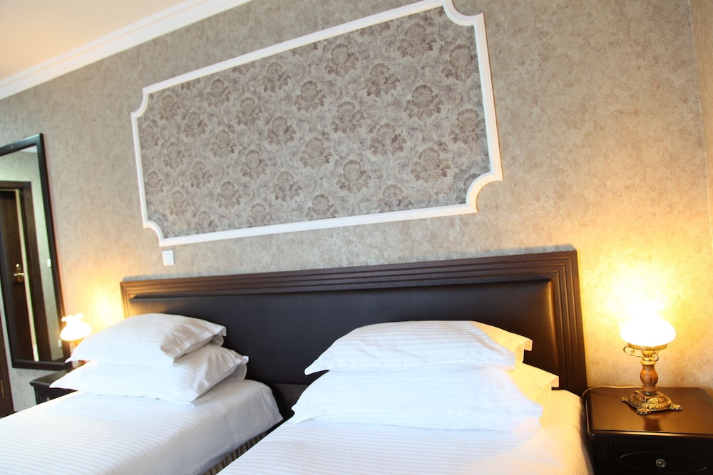 Mansard, Single Bed