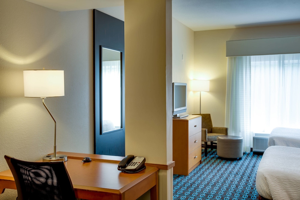 Fairfield Inn And Suites Lake City 13/50