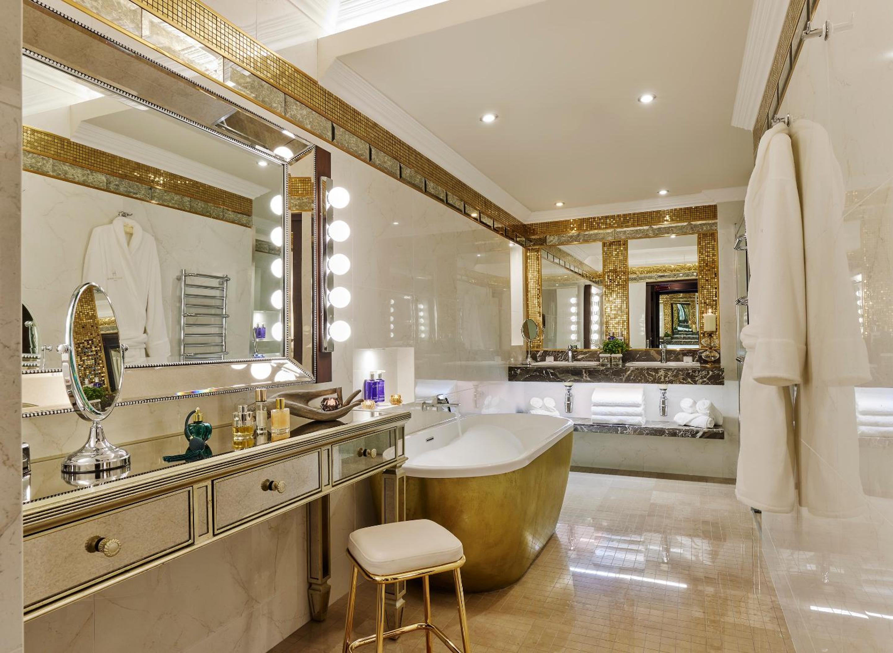 Merchant, Suite, Queen Bed