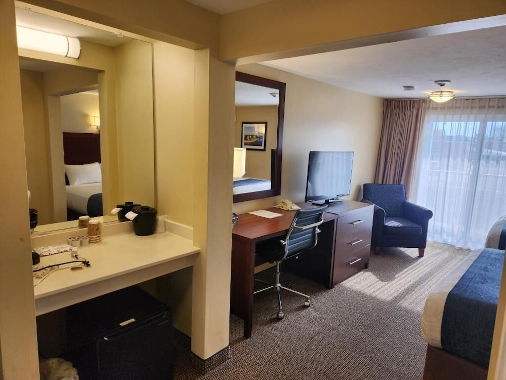 Hyannis Travel Inn 34/45