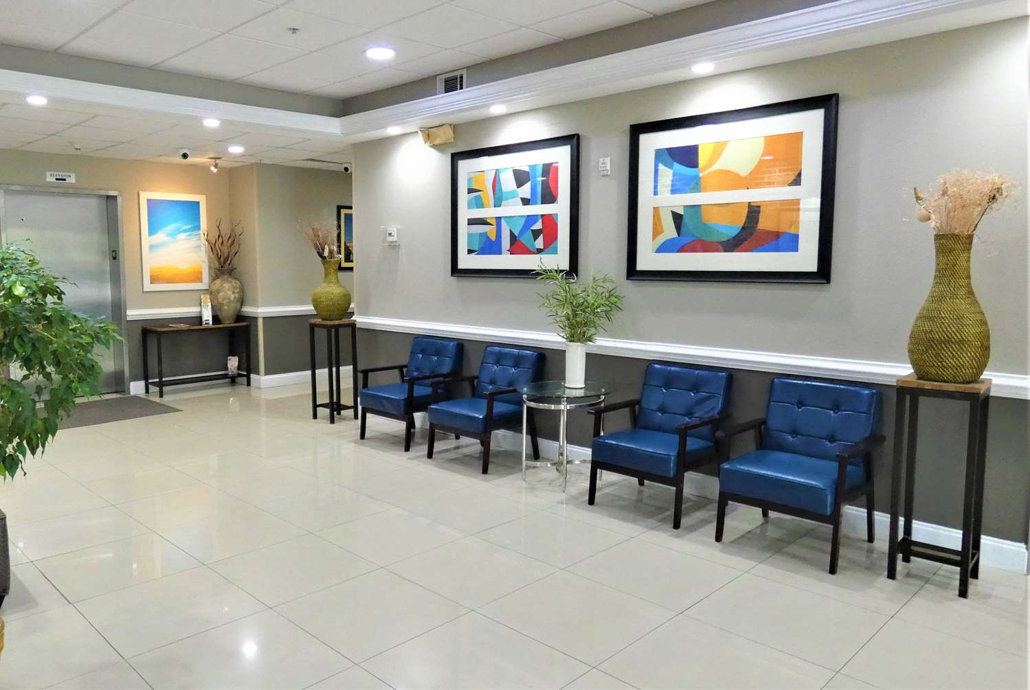 Days Inn & Suites by Wyndham Savannah North I-95 27/41