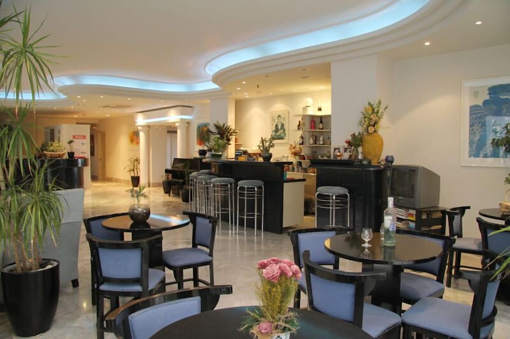 Mantenia Hotel 30/50