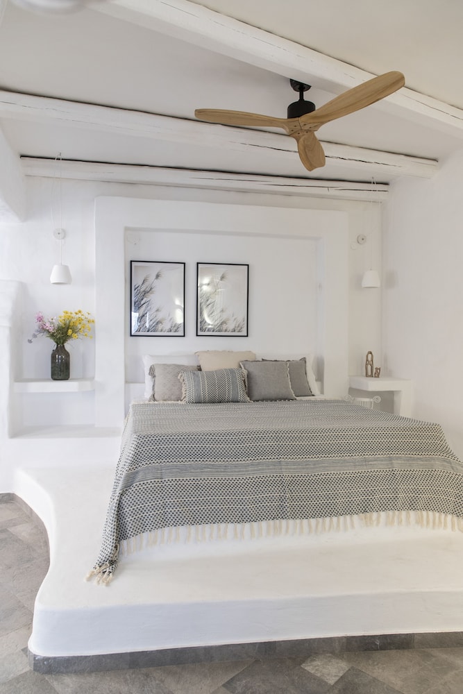 Kouros Exclusive Suites - Adults Only 10/78