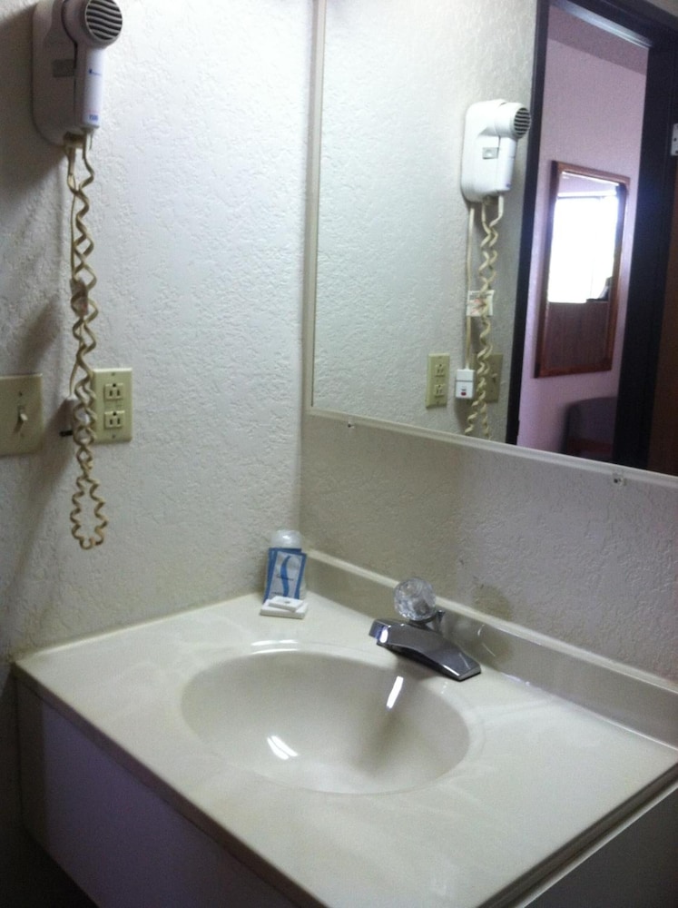 Corning Inn 47/48