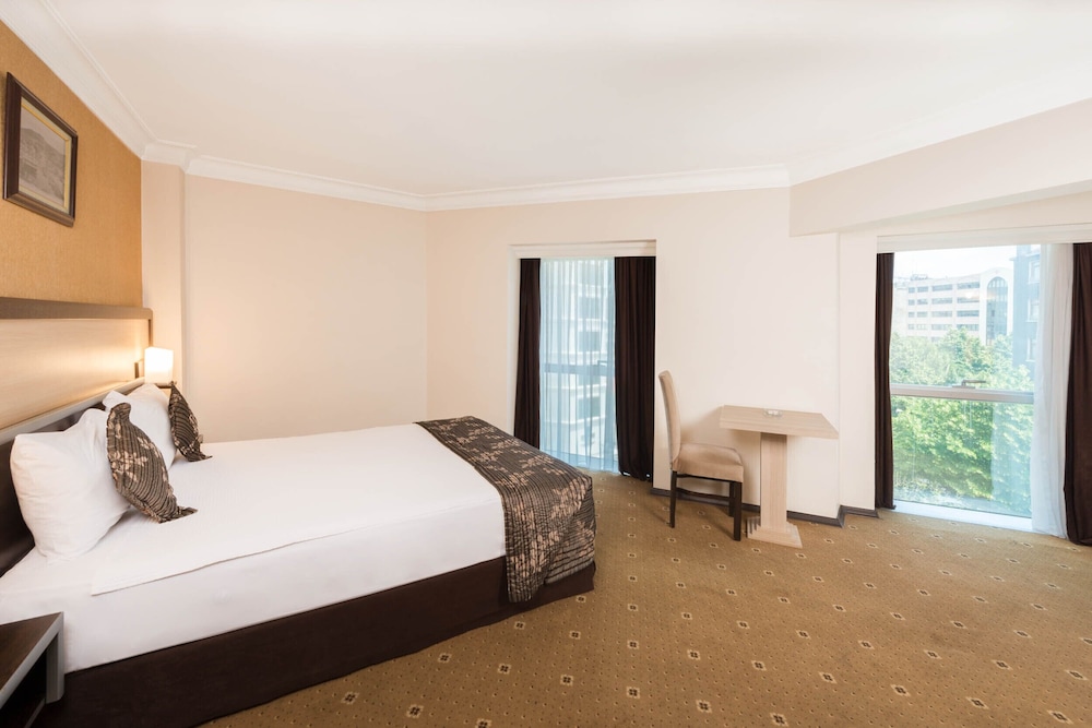Ismira Hotel 10/31