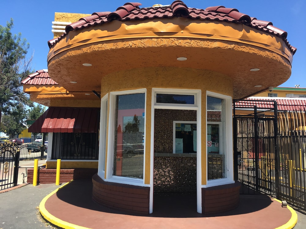 Harris Motel 2/59