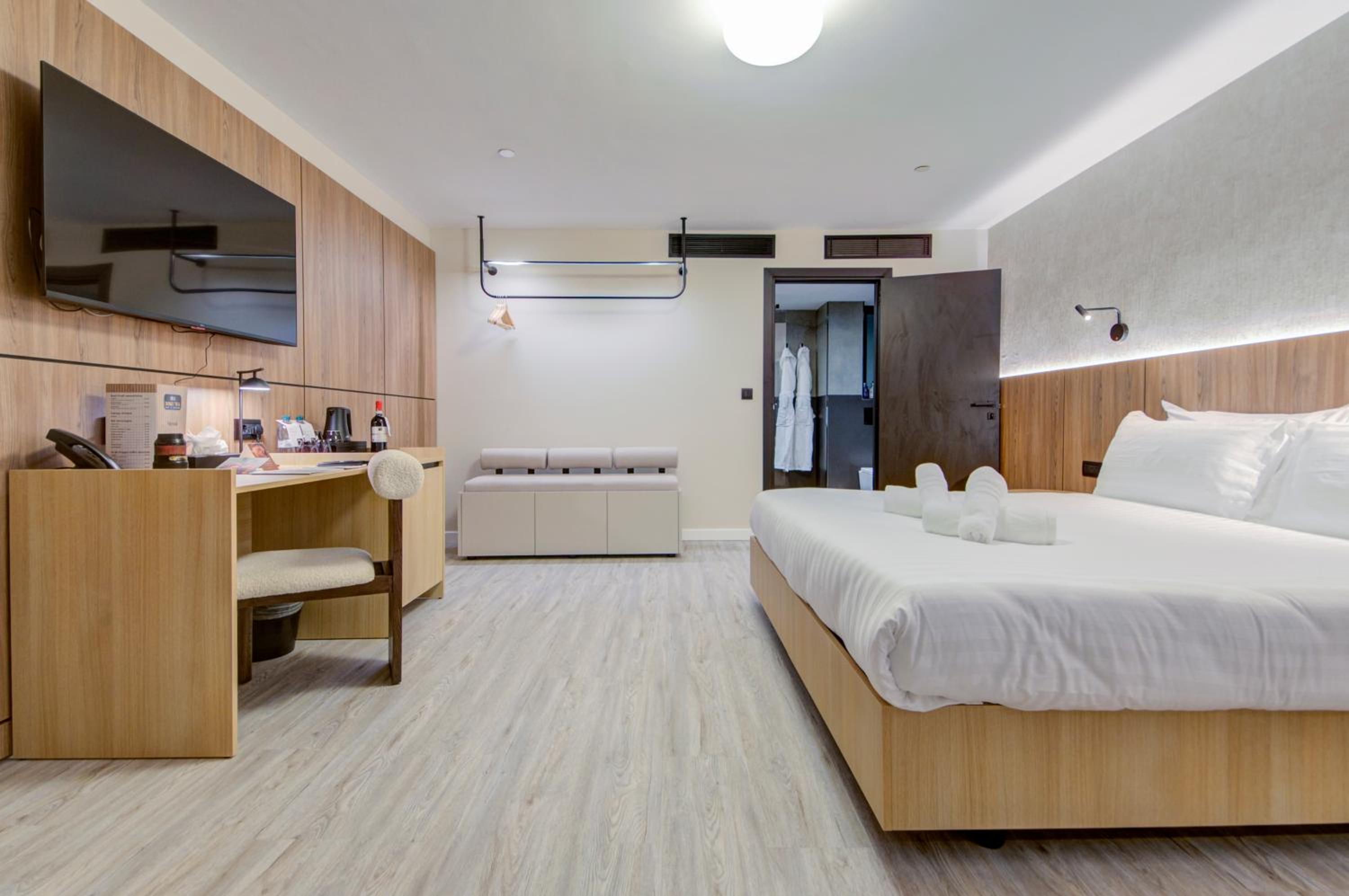 Room, Double or Twin Bed, with View, Inner Window