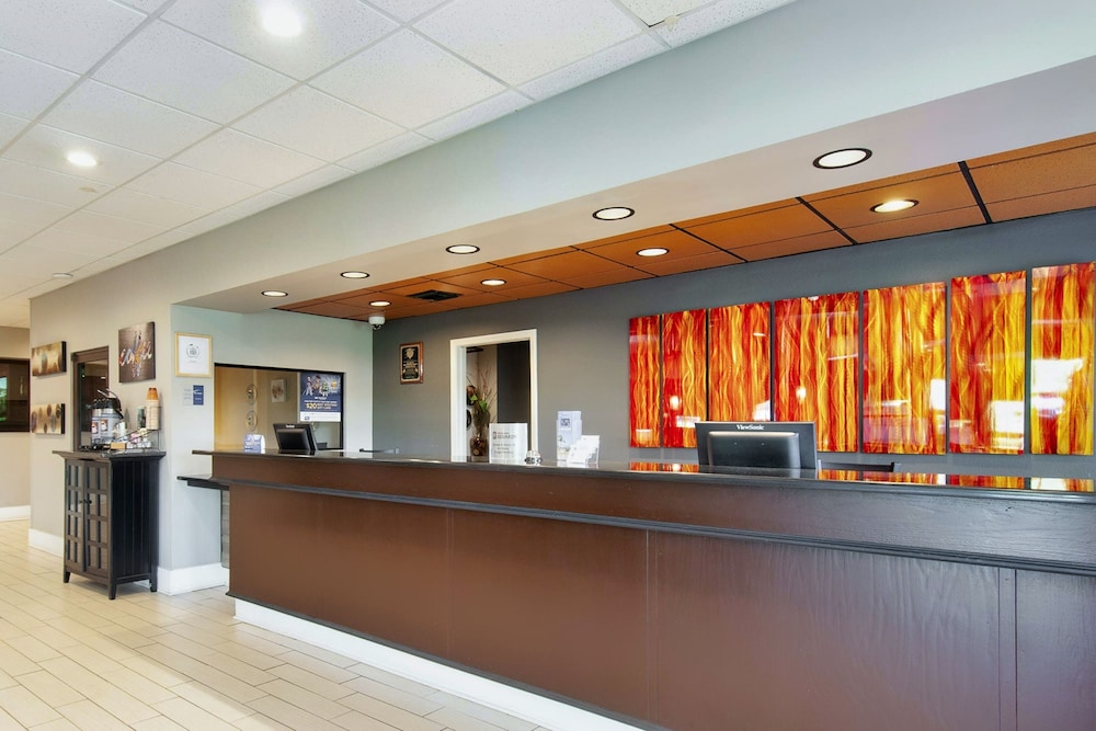 Days Inn & Suites by Wyndham Johnson City 5/36