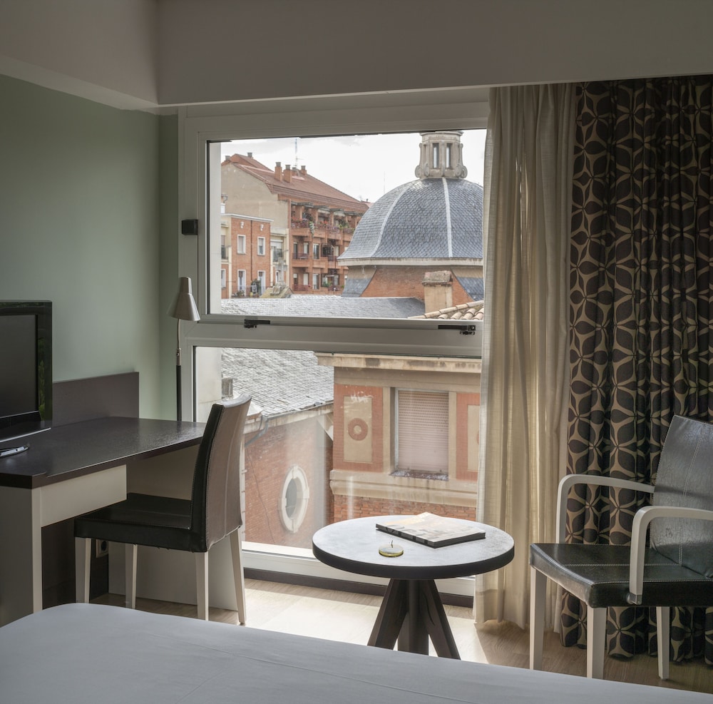 Ciudad de Logrono Hotel 24/27