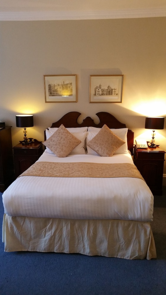 Royal Scots Club Hotel 20/56