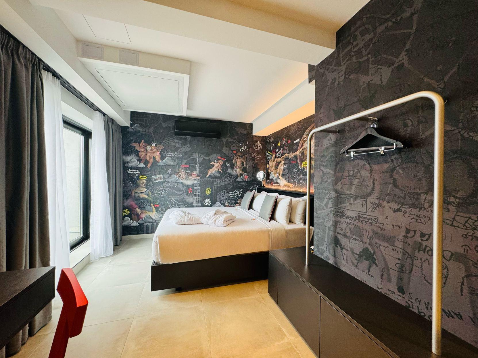 Deluxe, King Bed, Outdoor Jetted Tub
