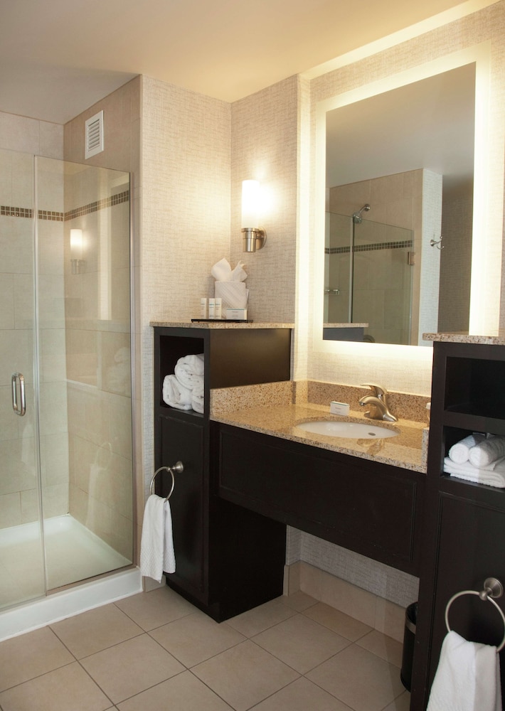 Embassy Suites Columbus - Airport 22/70
