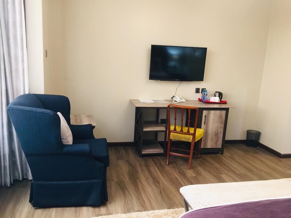 Fair Acres Boutique Hotel 43/71