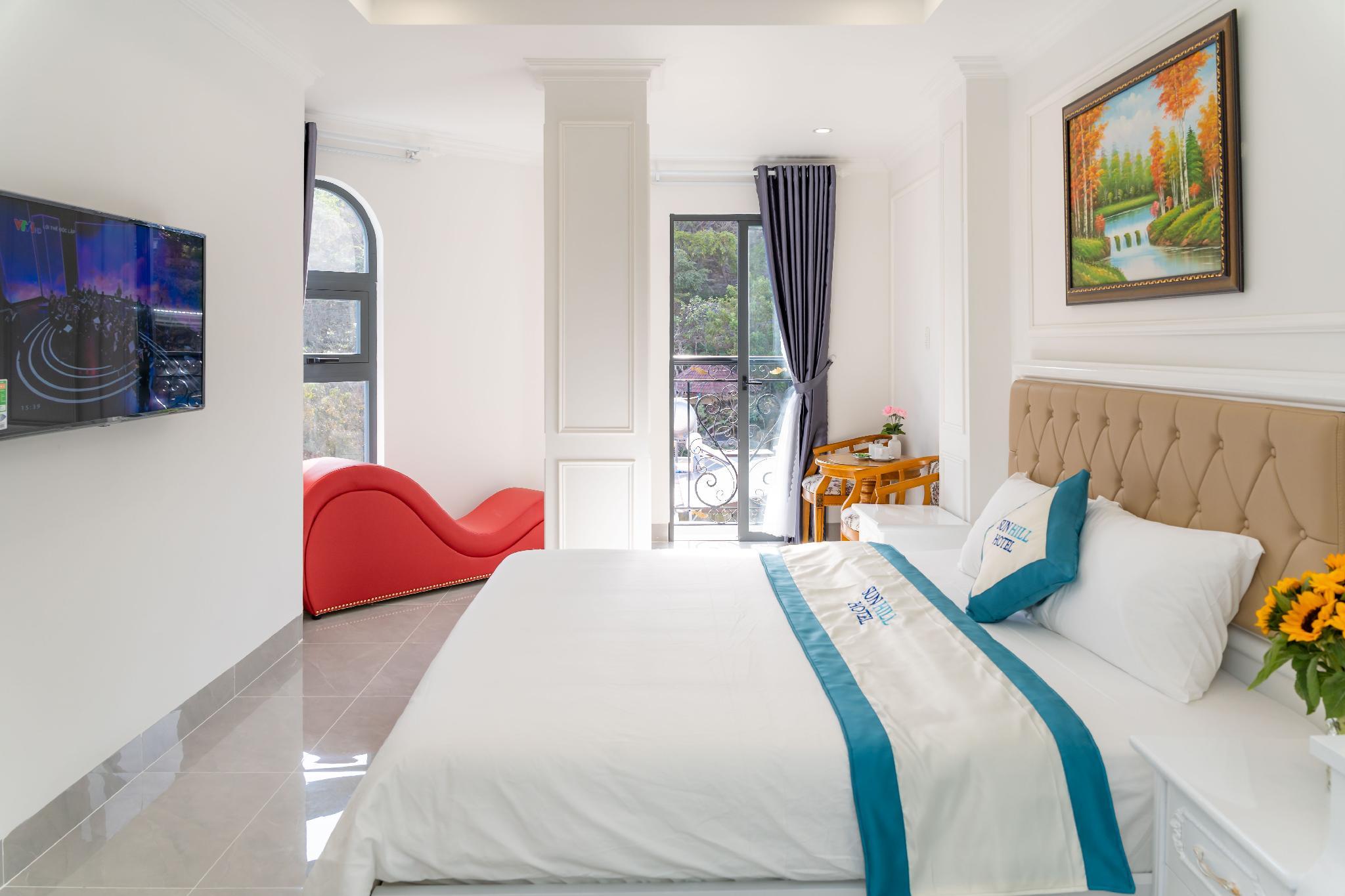 Suite, King Bed, Mountain View