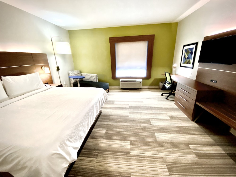 HOLIDAY INN EXPRESS PINEVILLE-ALEXANDRIA AREA 9/49