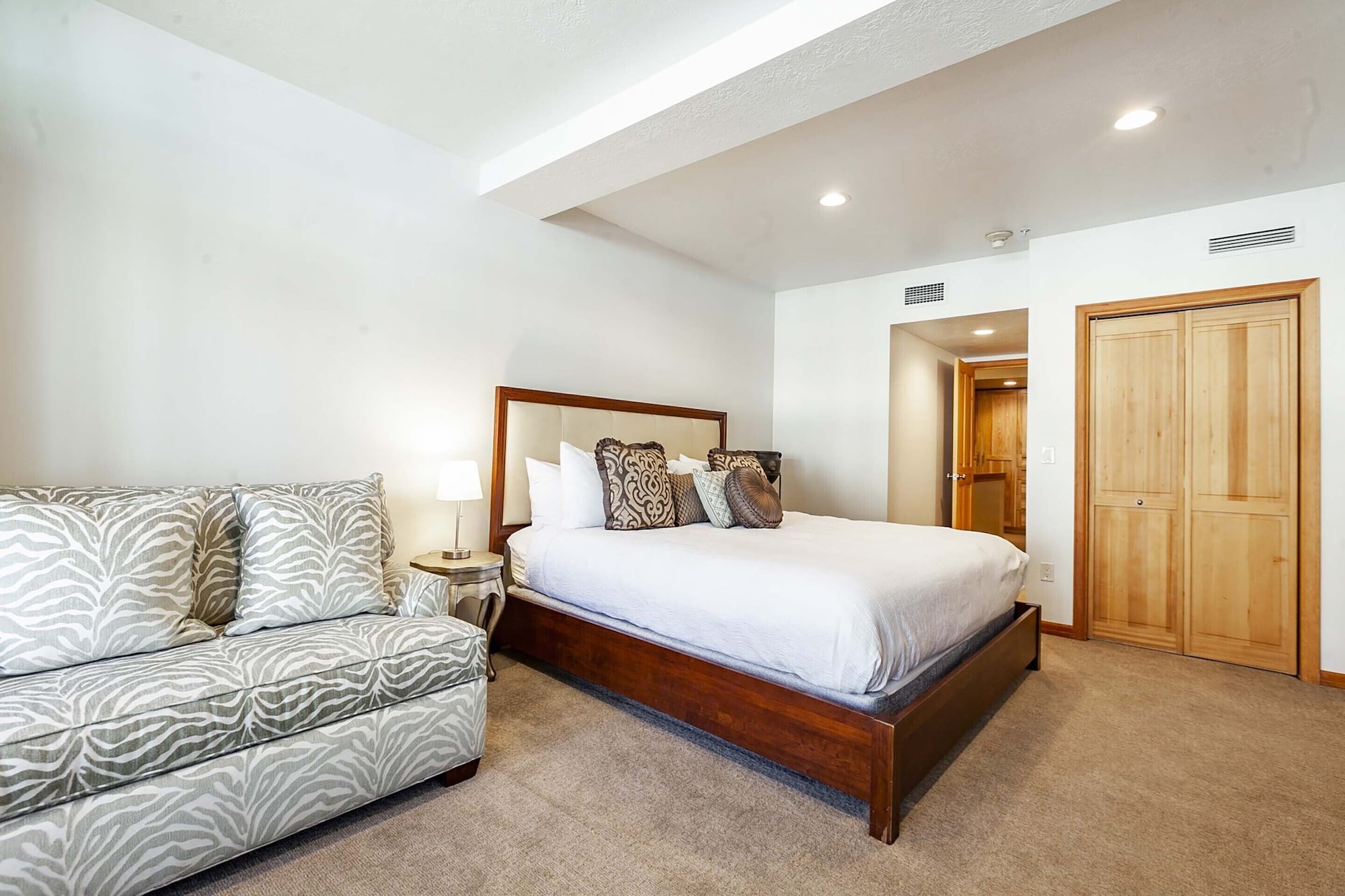 CONDOMINIUM, 2 BEDROOMS, SPA