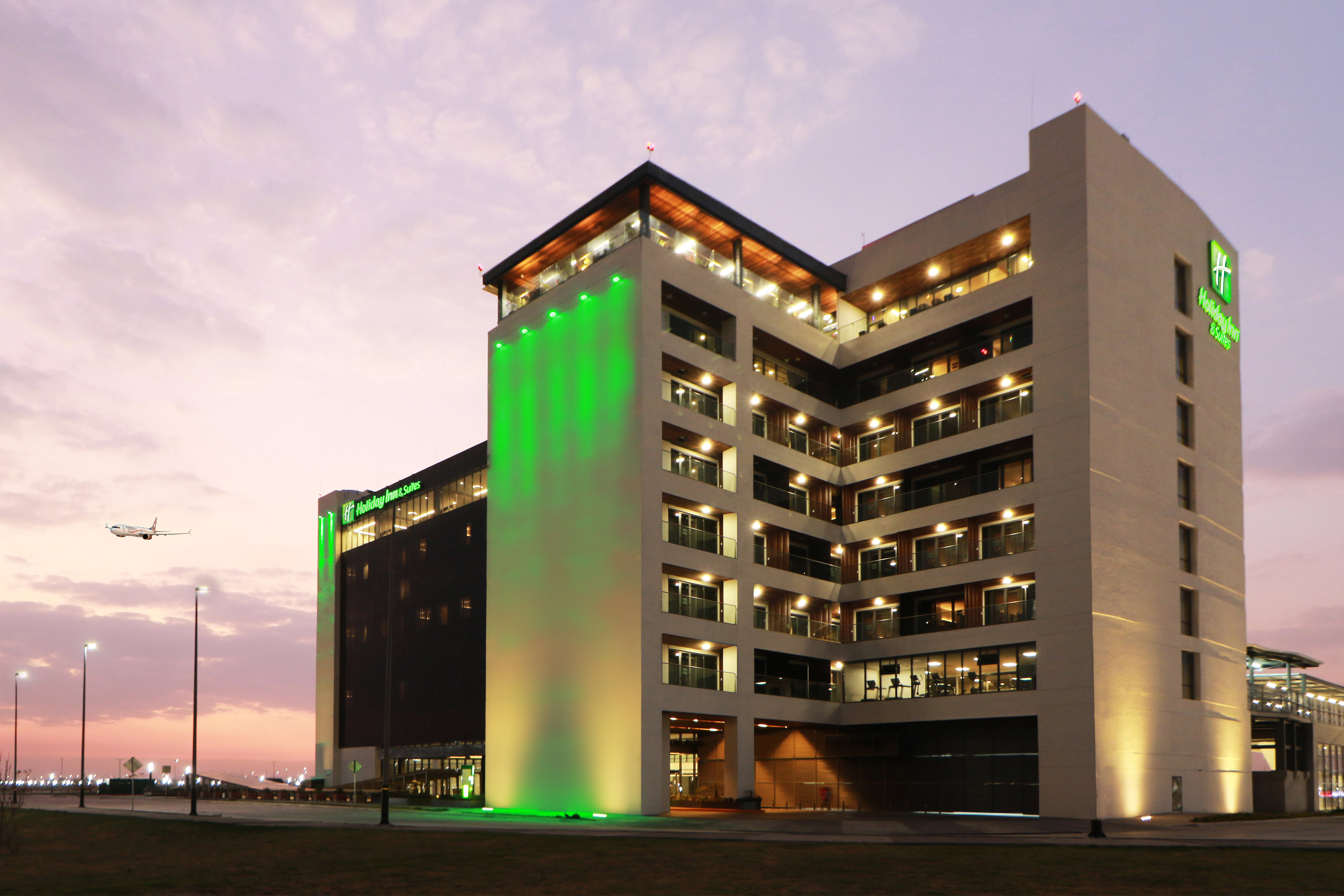Holiday Inn and Suites Mexico Felipe Angeles Airport 1/30
