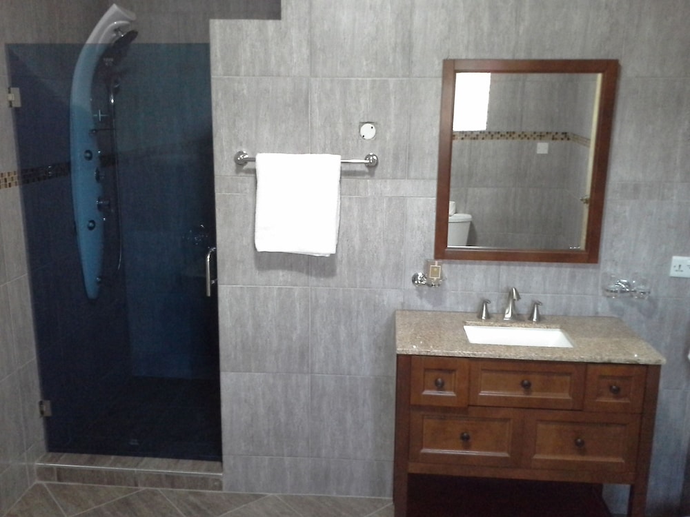 Tropical Enclave Hotel 6/60