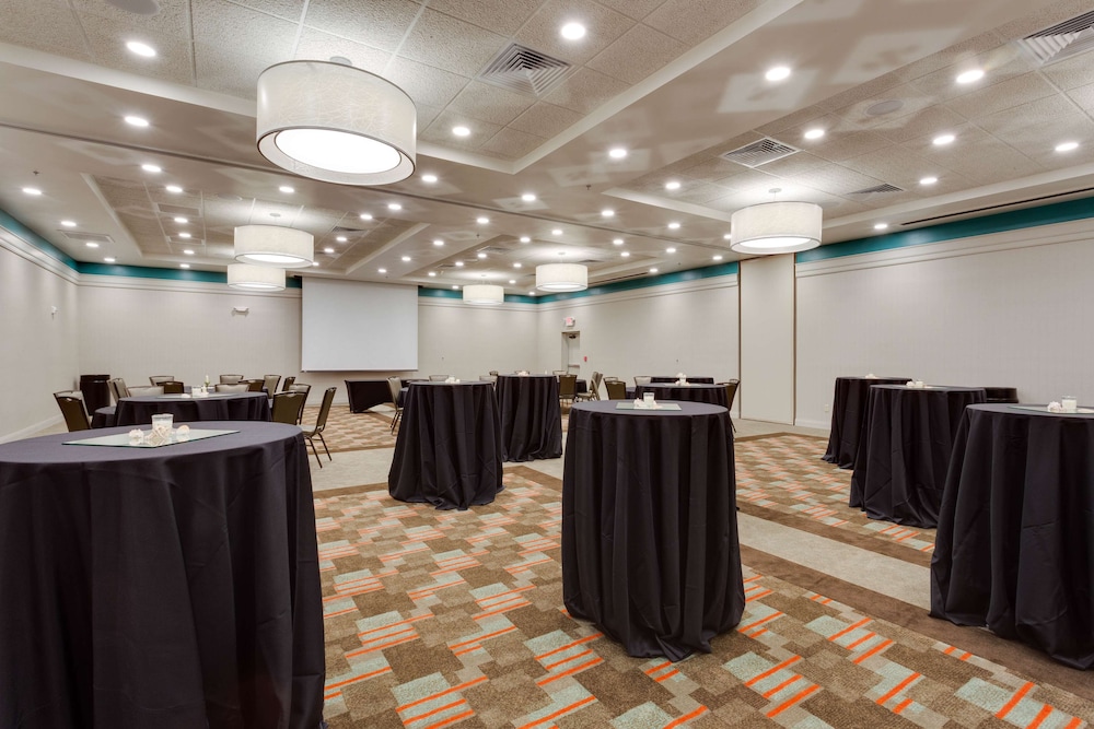 Drury Inn and Suites Fort Myers 40/49