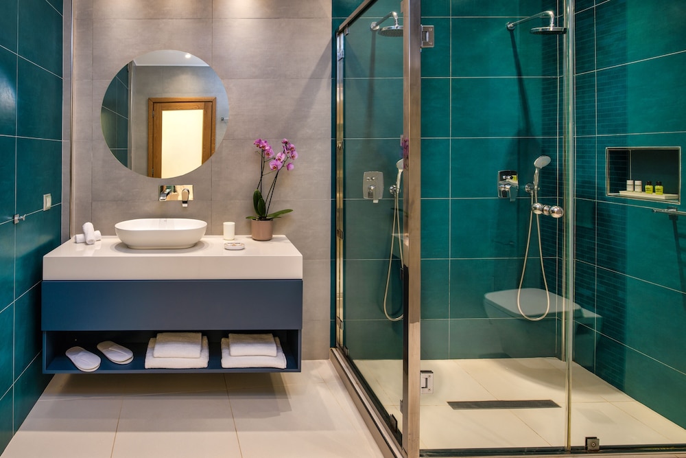 Aura Suites 25/31