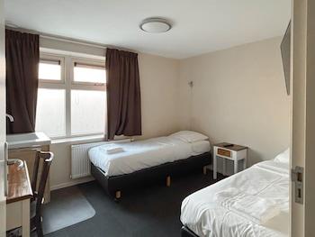 4 Bedrooms, Apartment, Single Bed, Ground Floor