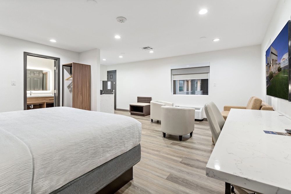 Suite, King Bed