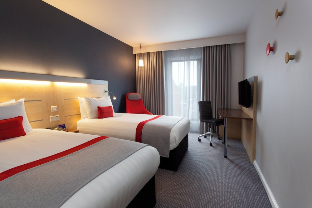 Holiday Inn Express Cheltenham 22/58