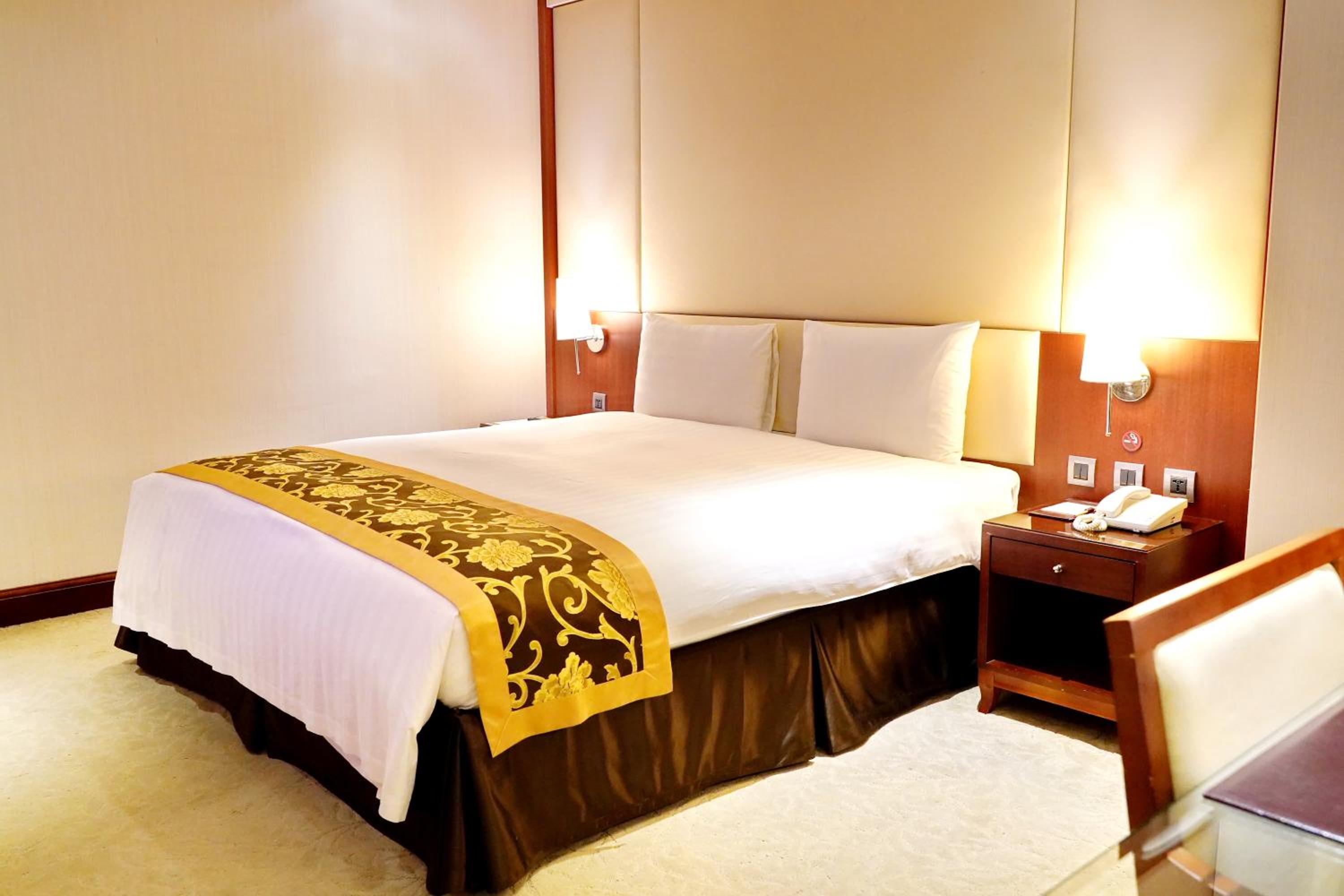 Room, Double Bed, No Window, Accessible