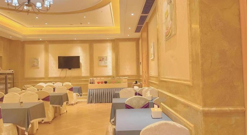 Vienna Hotel (Zhongshan Rainbow Avenue) 51/58