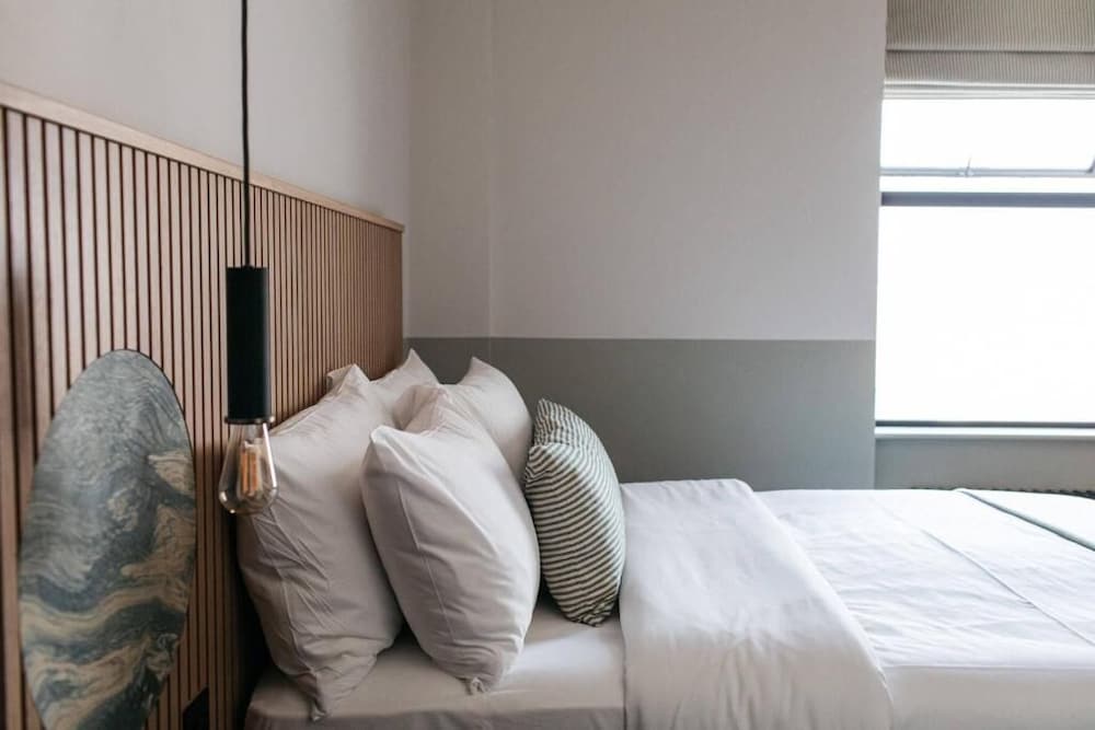 Port Hotel Eastbourne 40/58