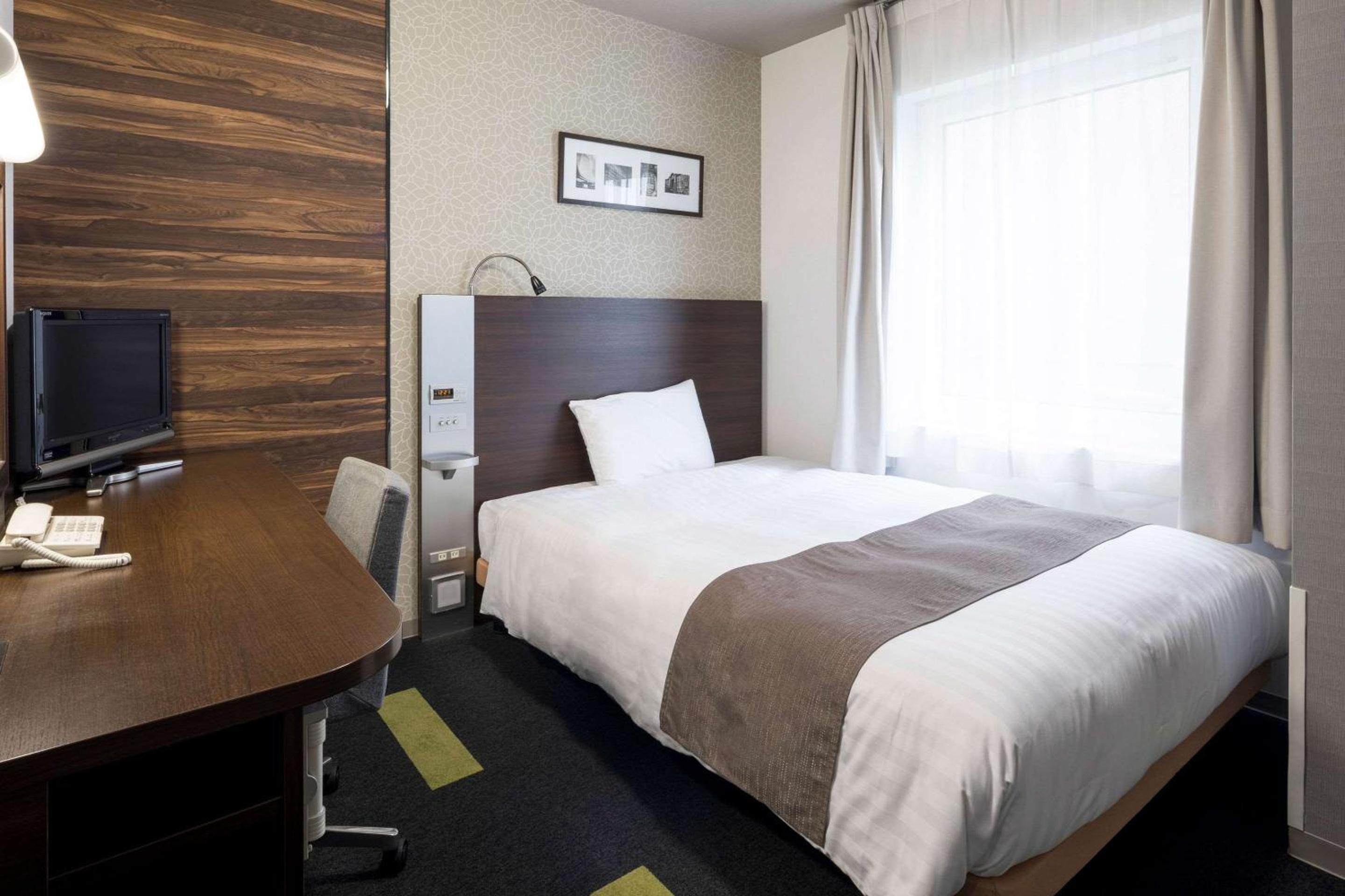 ROOM, DOUBLE BED