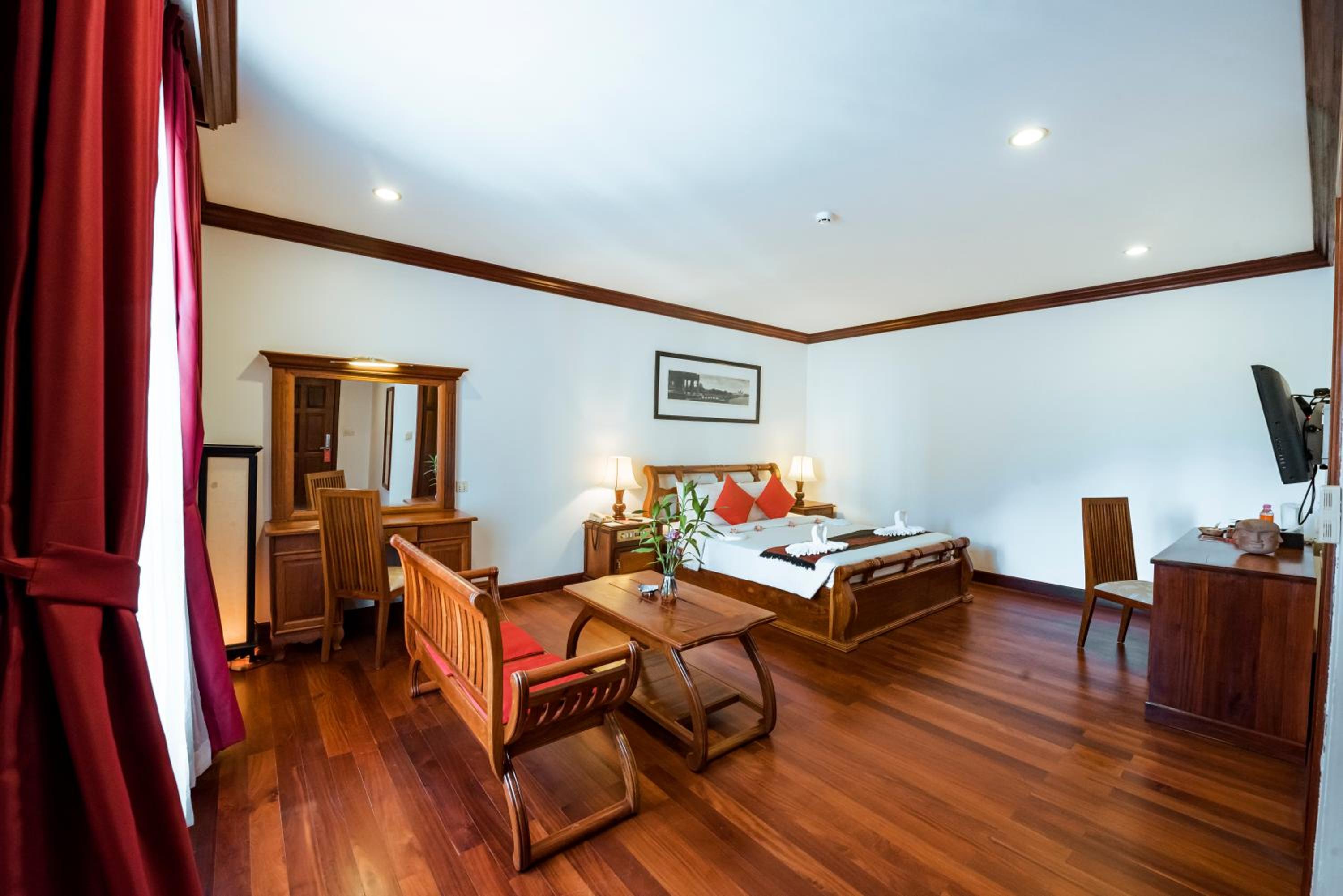 Executive, Suite, Royal Crown Hotel & Spa 7/10