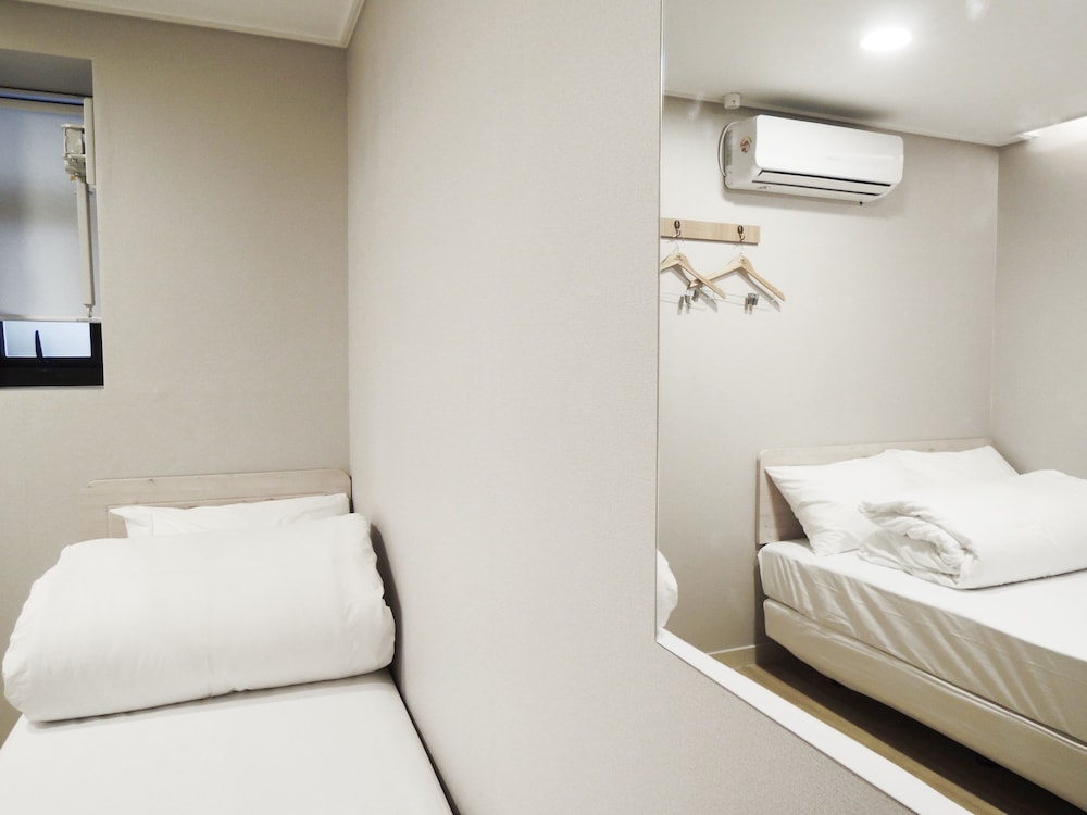 OYO Hostel Myeongdong 1 12/63