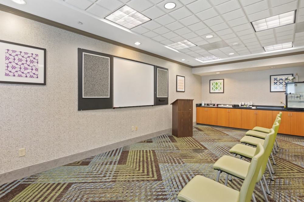 Holiday Inn Express Hotel & Suites Bethlehem 69/72