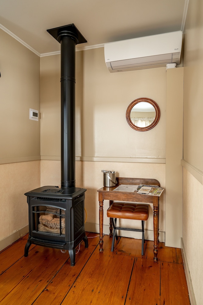 Brass Lantern Inn 10/50