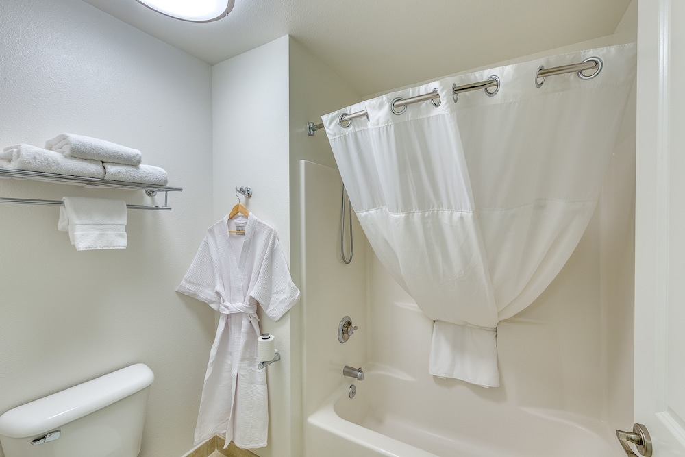 Marshall Suites Bainbridge Island, SureStay Collection by BW 11/34