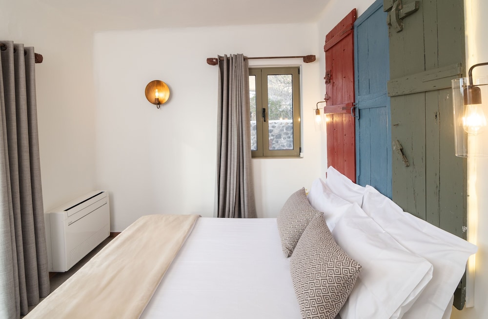 2 BEDROOMS, VILLA, JETTED TUB