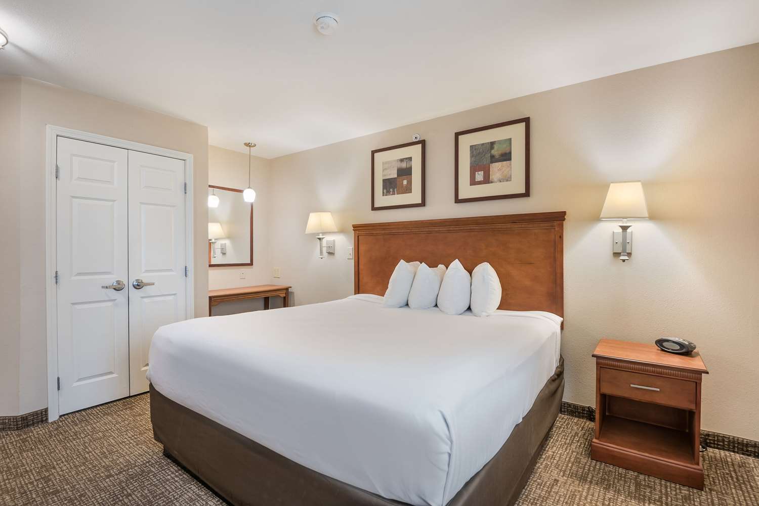 Efficiency, Suite, King Bed